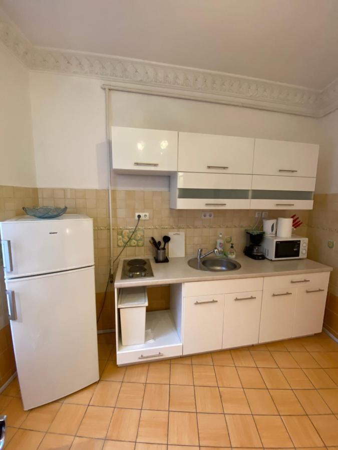 Apartment With Balcony And Ac Next To Danube Budapeste Exterior foto