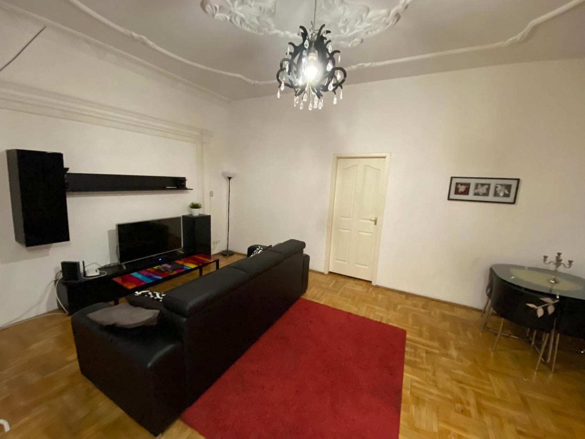 Apartment With Balcony And Ac Next To Danube Budapeste Exterior foto